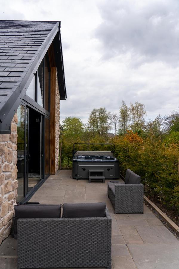 Plas Coch Luxury Barn スランザイニオレン エクステリア 写真
