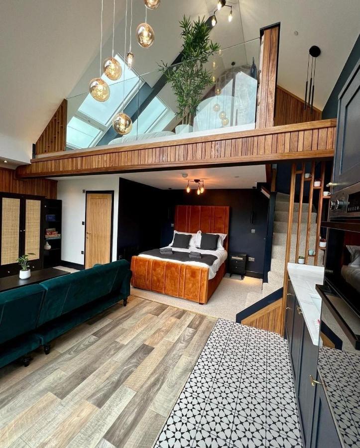 Plas Coch Luxury Barn スランザイニオレン エクステリア 写真
